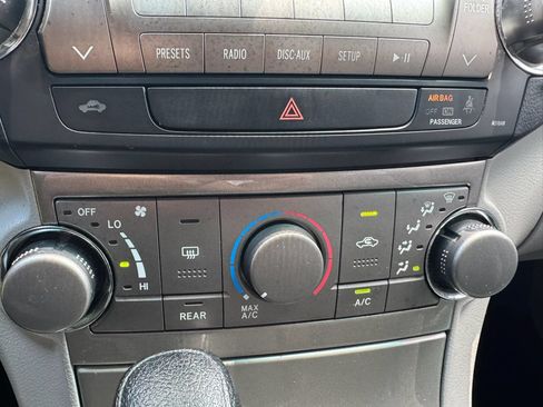 Used 2012 Toyota Highlander FWD w/ Tech Pkg image 28
