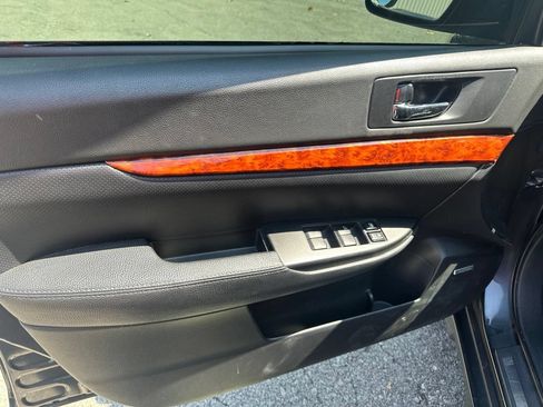 Used 2011 Subaru Outback 2.5i Limited w/ PWR Moonroof Pkg AWD/4WD image 10