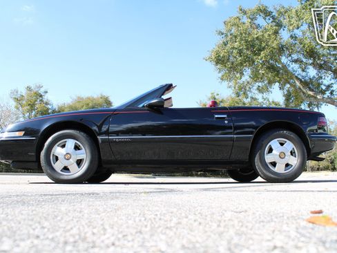 Used 1990 Buick Reatta Convertible image 8