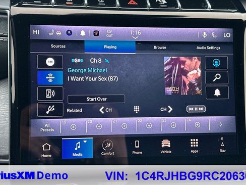 Used 2024 Jeep Grand Cherokee Limited w/ Luxury Tech Group II image 39