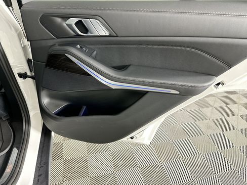 Used 2025 BMW X5 xDrive40i w/ Parking Assistance Package image 30