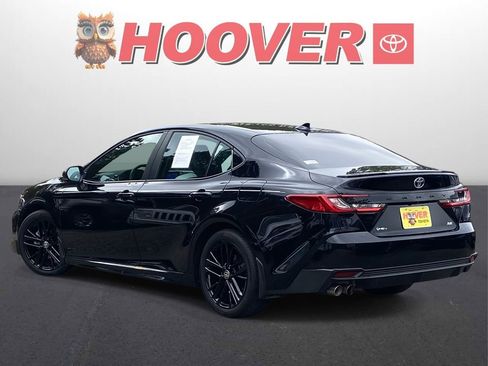 Used 2025 Toyota Camry SE image 5