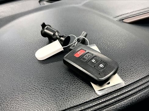 Used 2015 Toyota Highlander XLE AWD/4WD image 14