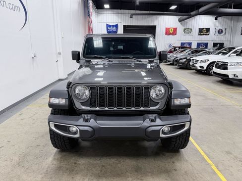 Used 2024 Jeep Gladiator Sport AWD/4WD image 18