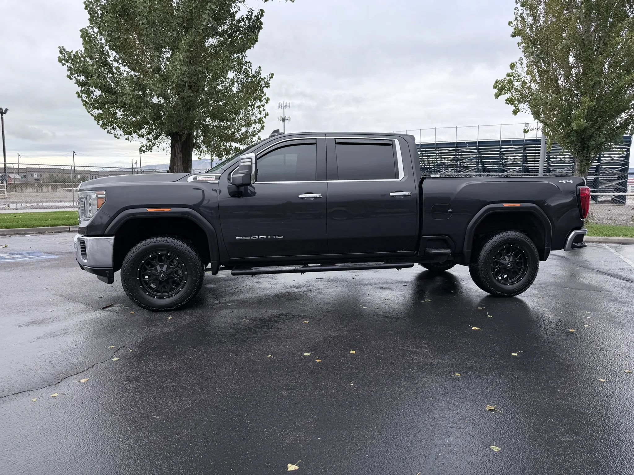 Used 2020 GMC Sierra 3500 SLT w/ Technology Package AWD/4WD image 9