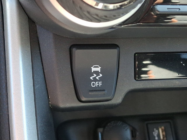 Used 2024 Toyota RAV4 LE AWD/4WD image 26
