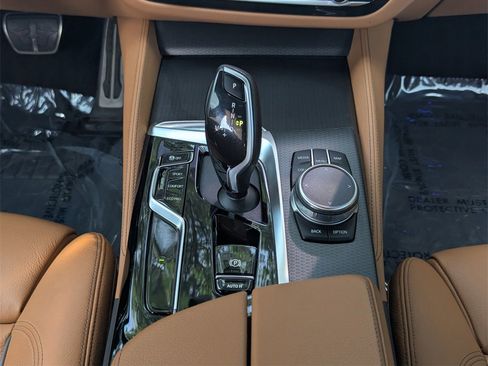 Used 2022 BMW M550i xDrive image 12