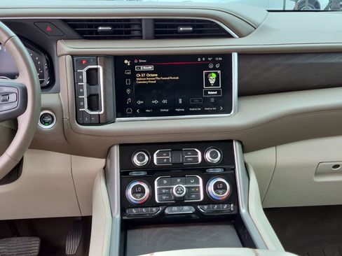 Used 2022 GMC Yukon Denali AWD/4WD image 27