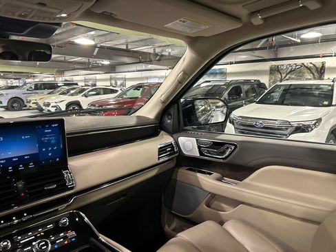 Certified 2023 Lincoln Navigator Reserve AWD/4WD image 25