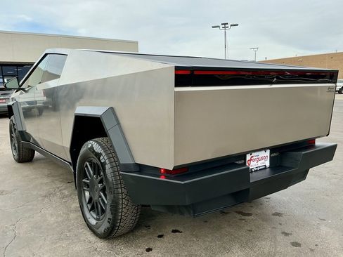 Used 2024 Tesla Cybertruck AWD Crew Cab image 12