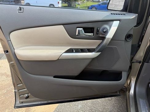 Used 2013 Ford Edge Limited FWD image 10