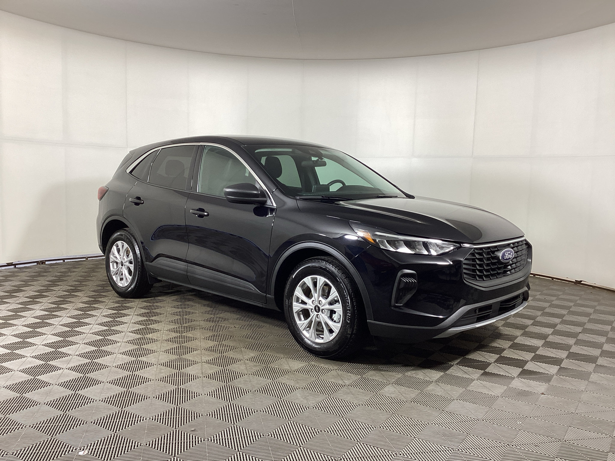 Certified 2023 Ford Escape Active w/ Cold Weather Package FWD image 1