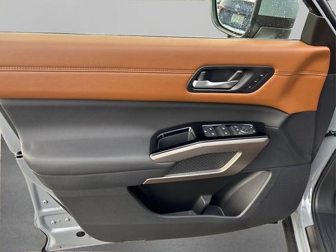 New 2025 Nissan Pathfinder Platinum w/ Lighting Package (N92) image 26