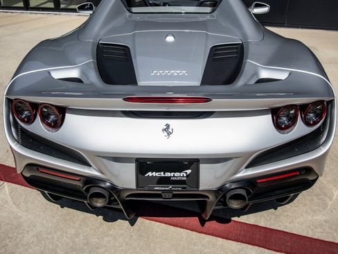 Used 2022 Ferrari F8 Tributo image 12