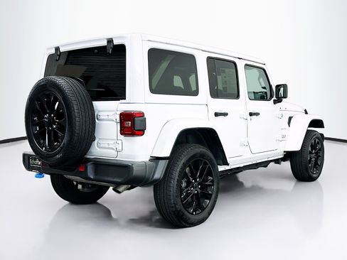 Used 2024 Jeep Wrangler Unlimited Sahara AWD/4WD image 9