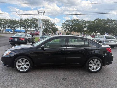 Used 2013 Chrysler 200 Touring FWD image 4