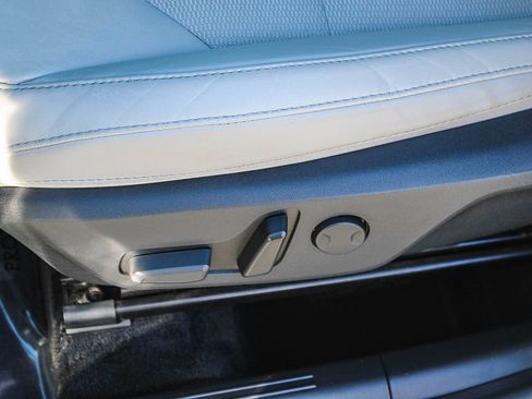 Used 2023 Kia Niro EX Touring image 22