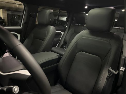 New 2025 Land Rover Defender 130 X-Dynamic SE image 6