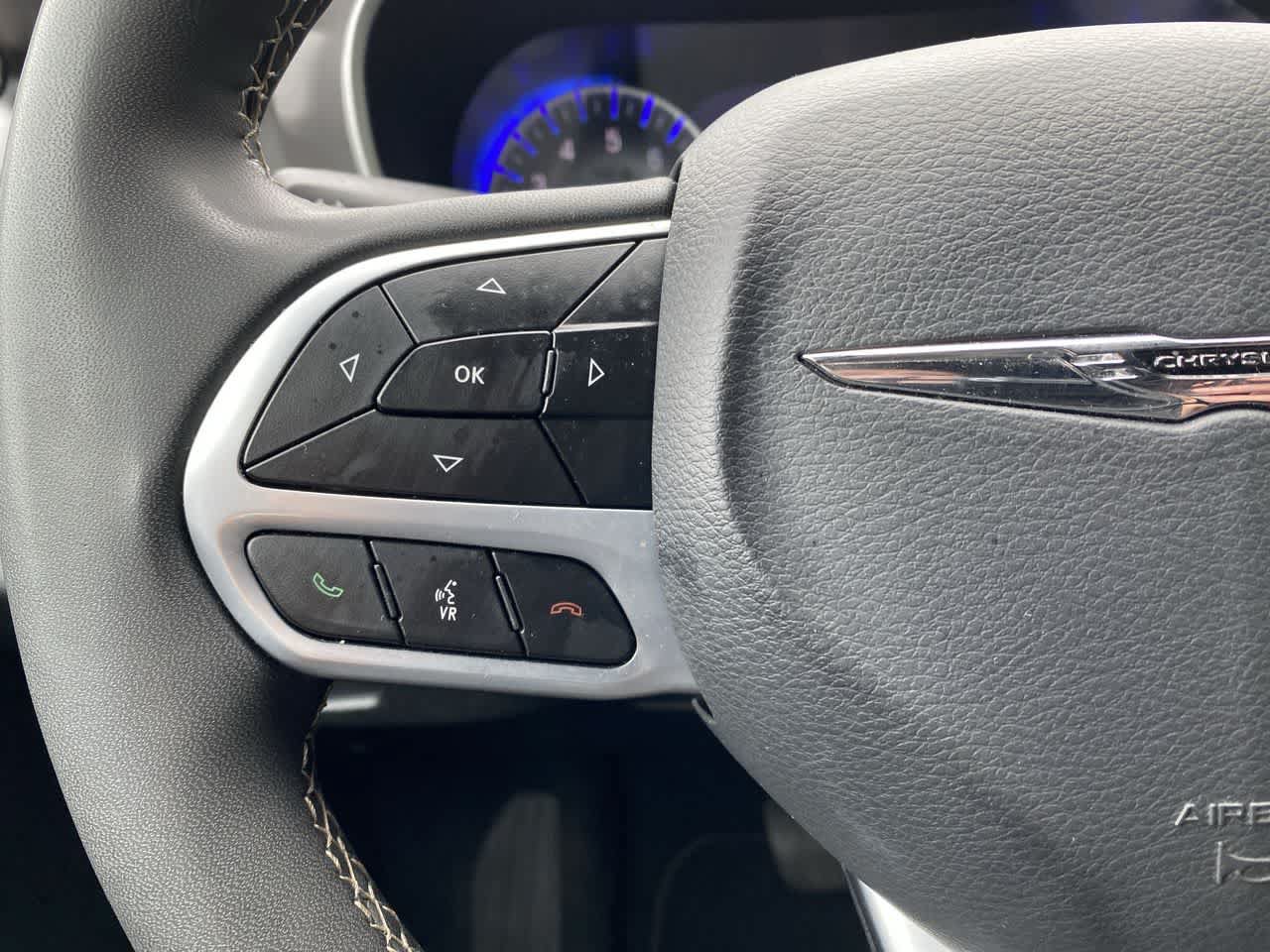 Used 2025 Chrysler Pacifica Select FWD image 19
