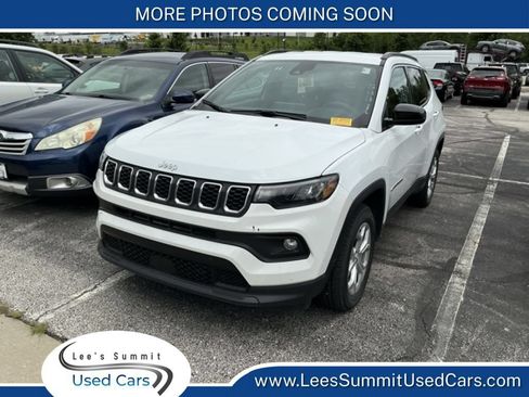 Used 2024 Jeep Compass Latitude AWD/4WD image 1