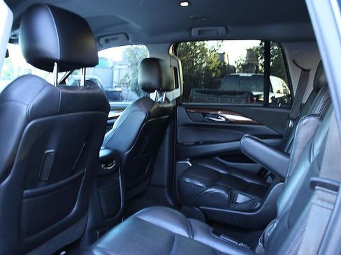 Used 2019 Cadillac Escalade 4WD image 11