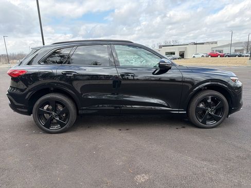 Certified 2025 Audi Q5 2.0T Premium Plus w/ Premium Plus image 6