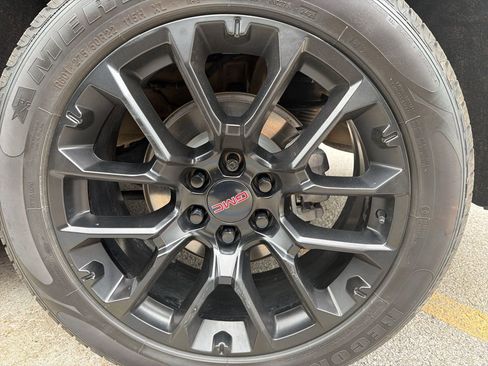 Used 2023 GMC Yukon Denali image 10