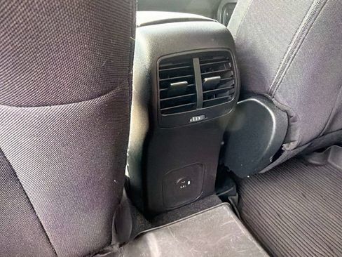 Used 2022 Ford Escape SE w/ Convenience Package FWD image 17