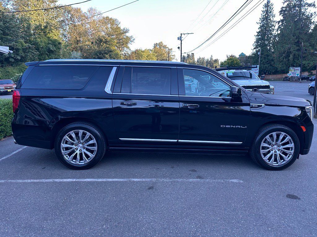 Used 2022 GMC Yukon XL Denali w/ Denali Ultimate Package AWD/4WD image 4