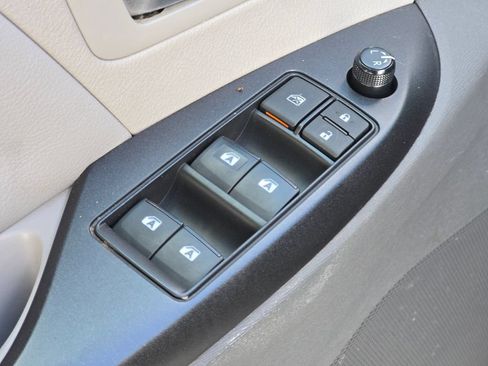 Used 2019 Toyota Sienna LE FWD image 23