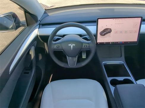 Used 2022 Tesla Model Y Performance image 19