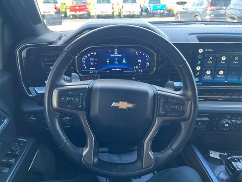 Used 2022 Chevrolet Silverado 1500 High Country w/ Technology Package image 16