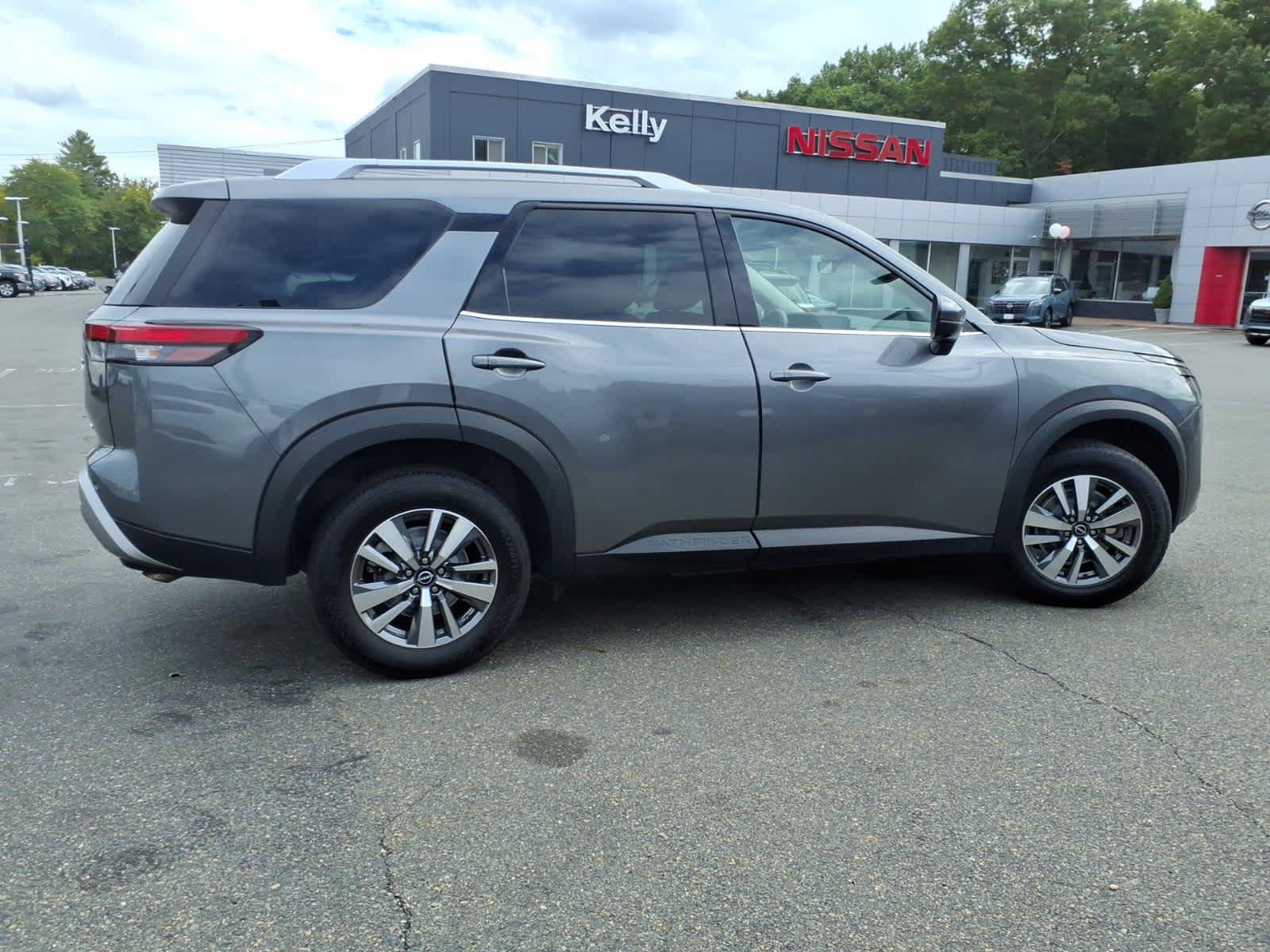 Certified 2025 Nissan Pathfinder SL AWD/4WD image 4