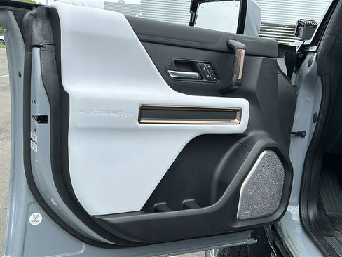 Used 2025 GMC Hummer EV 3X AWD/4WD image 9