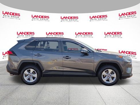 Used 2019 Toyota RAV4 XLE FWD image 2
