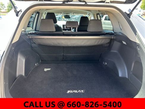 Used 2021 Toyota RAV4 XLE w/ Carpet Mat Package (TMS) image 9