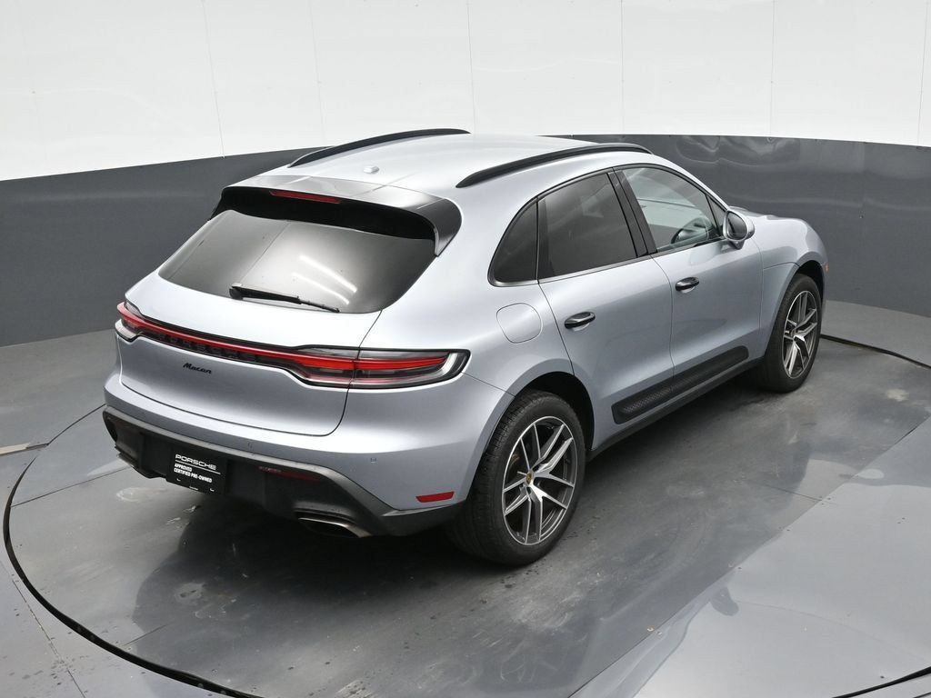 Certified 2022 Porsche Macan AWD/4WD image 30