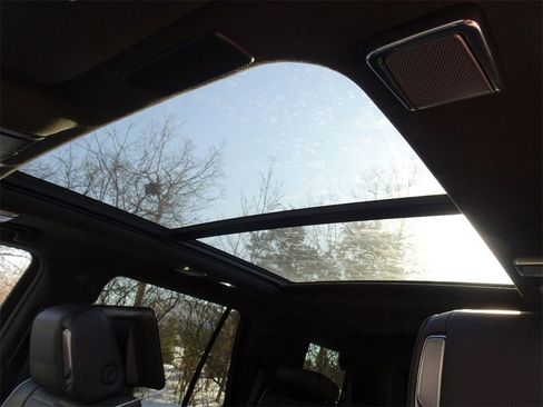 Certified 2022 Cadillac Escalade Premium Luxury Platinum image 9