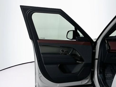 New 2026 Land Rover Range Rover Sport Dynamic SE AWD/4WD image 11