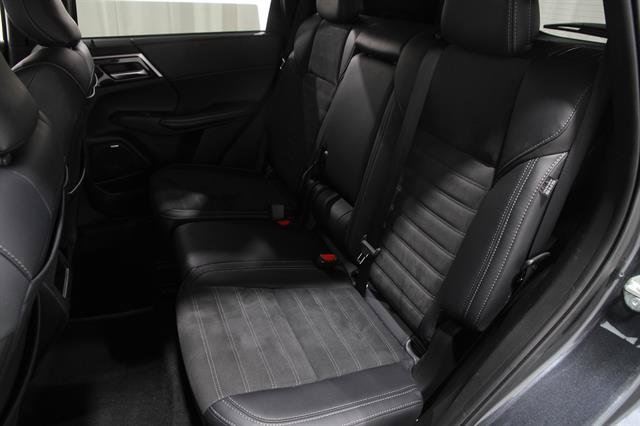 Used 2025 Mitsubishi Outlander SE AWD/4WD image 19