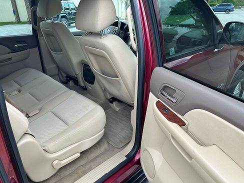 Used 2010 GMC Yukon XL SLE w/ SLE-2 Equipment Package AWD/4WD image 16