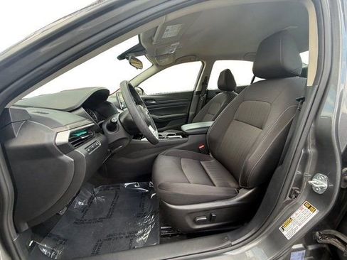 Used 2024 Nissan Altima 2.5 SV image 12