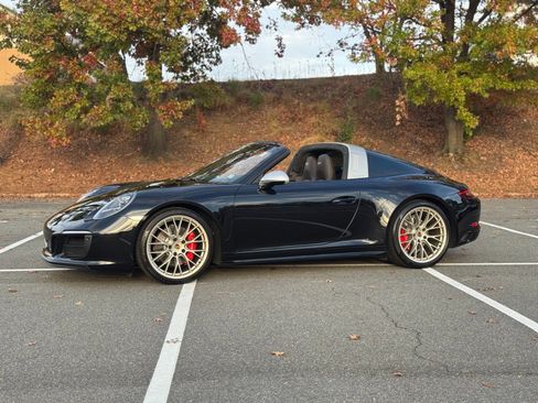 Used 2019 Porsche 911 image 5