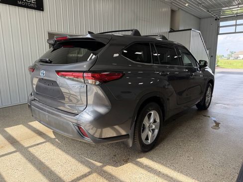 Used 2021 Toyota Highlander LE AWD/4WD image 7