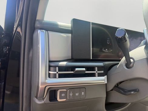 Used 2025 Hyundai Santa Fe SEL AWD/4WD image 16