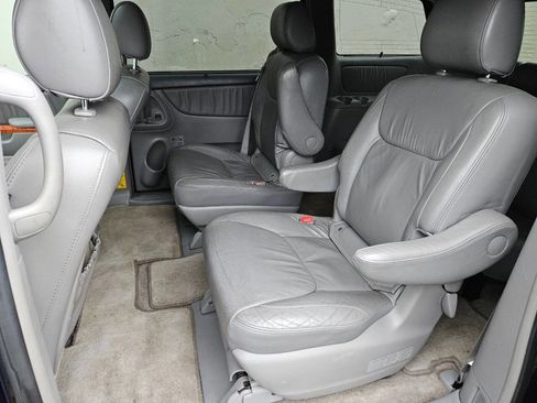 Used 2007 Toyota Sienna XLE Limited image 12