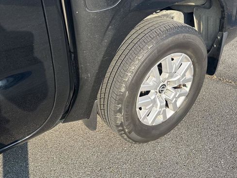 Used 2022 Nissan Frontier SV RWD image 5