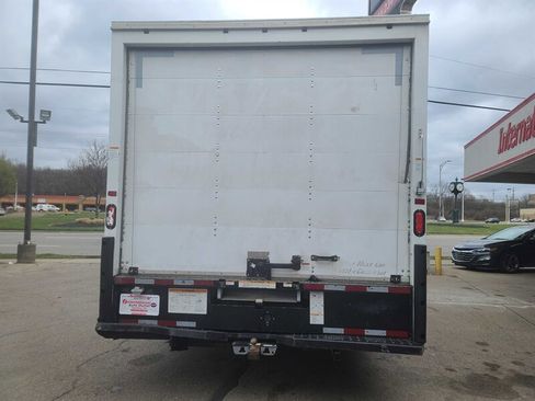 Used 2018 Ford E-350 and Econoline 350 Super Duty image 6