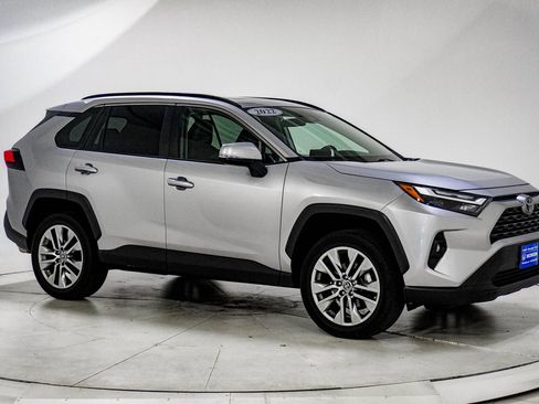 Used 2022 Toyota RAV4 XLE Premium AWD/4WD image 14