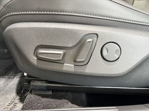 Used 2023 Kia Niro EX image 12